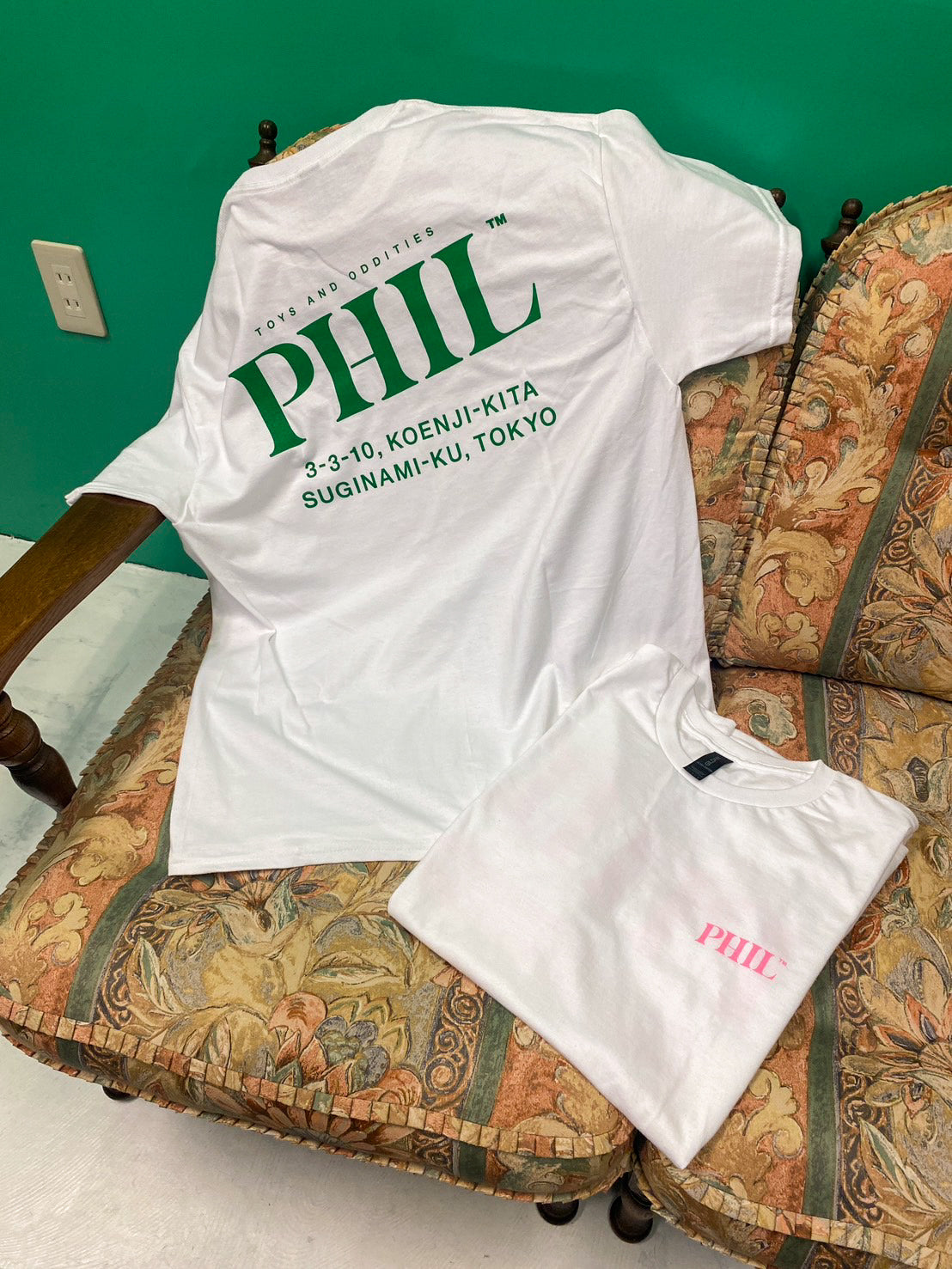 PHIL STORE S/S TEE (GREEN LOGO)