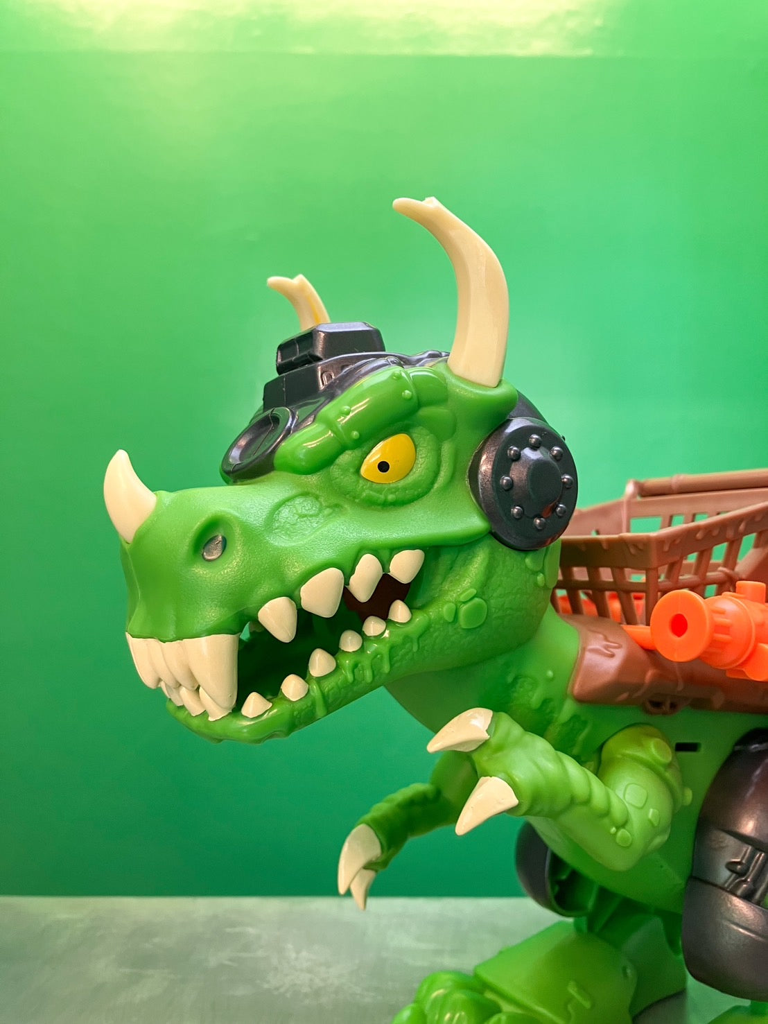 The Grossery Gang・Time Wars Chomp 'n' Chew・Trash-O-Saur / グロッサリーギャング・アクションフィギュア