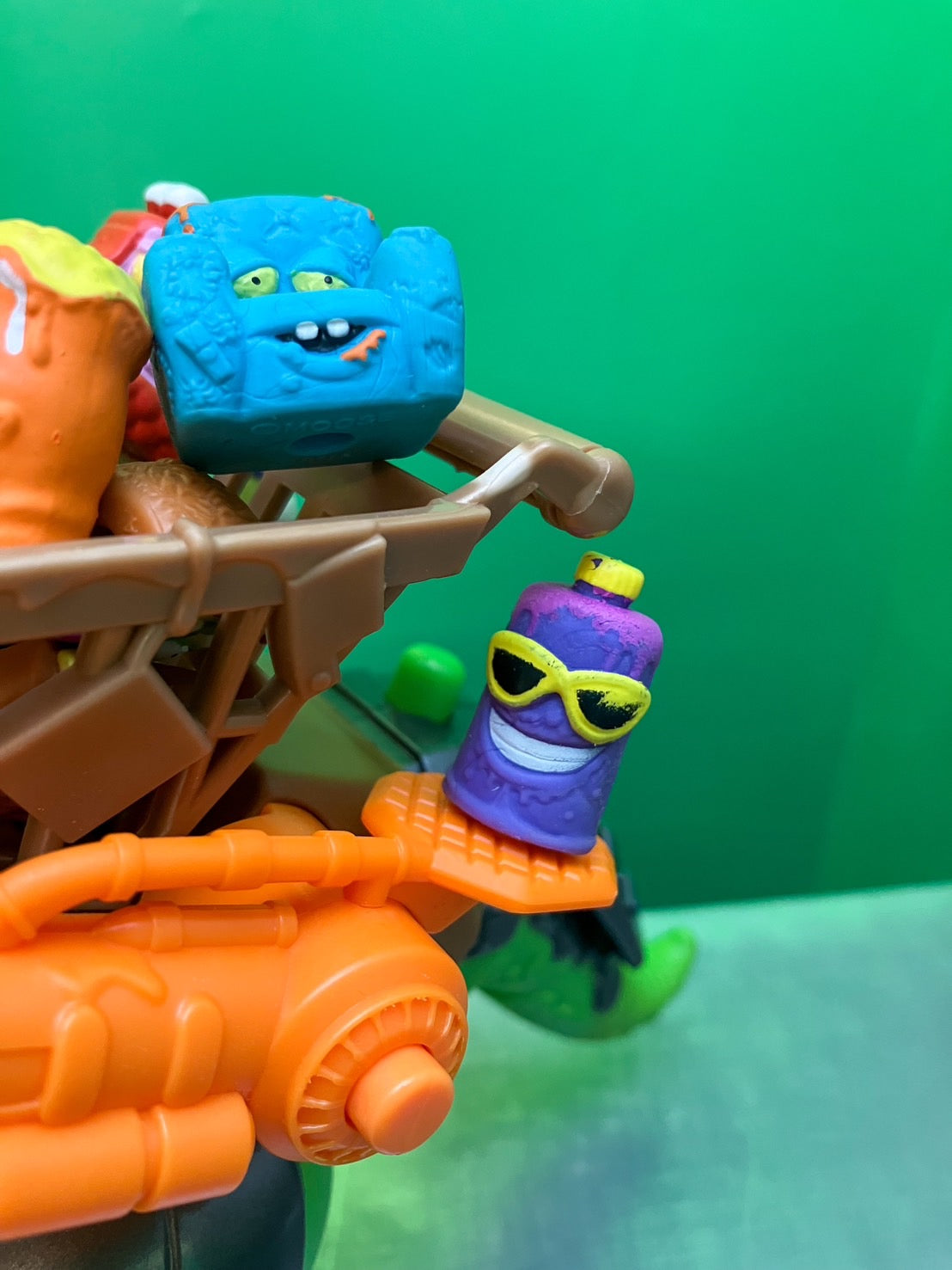 The Grossery Gang・Time Wars Chomp 'n' Chew・Trash-O-Saur / グロッサリーギャング・アクションフィギュア