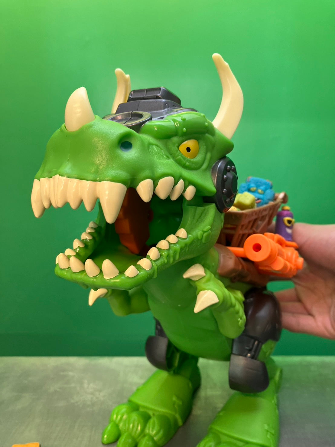 The Grossery Gang・Time Wars Chomp 'n' Chew・Trash-O-Saur / グロッサリーギャング・アクションフィギュア