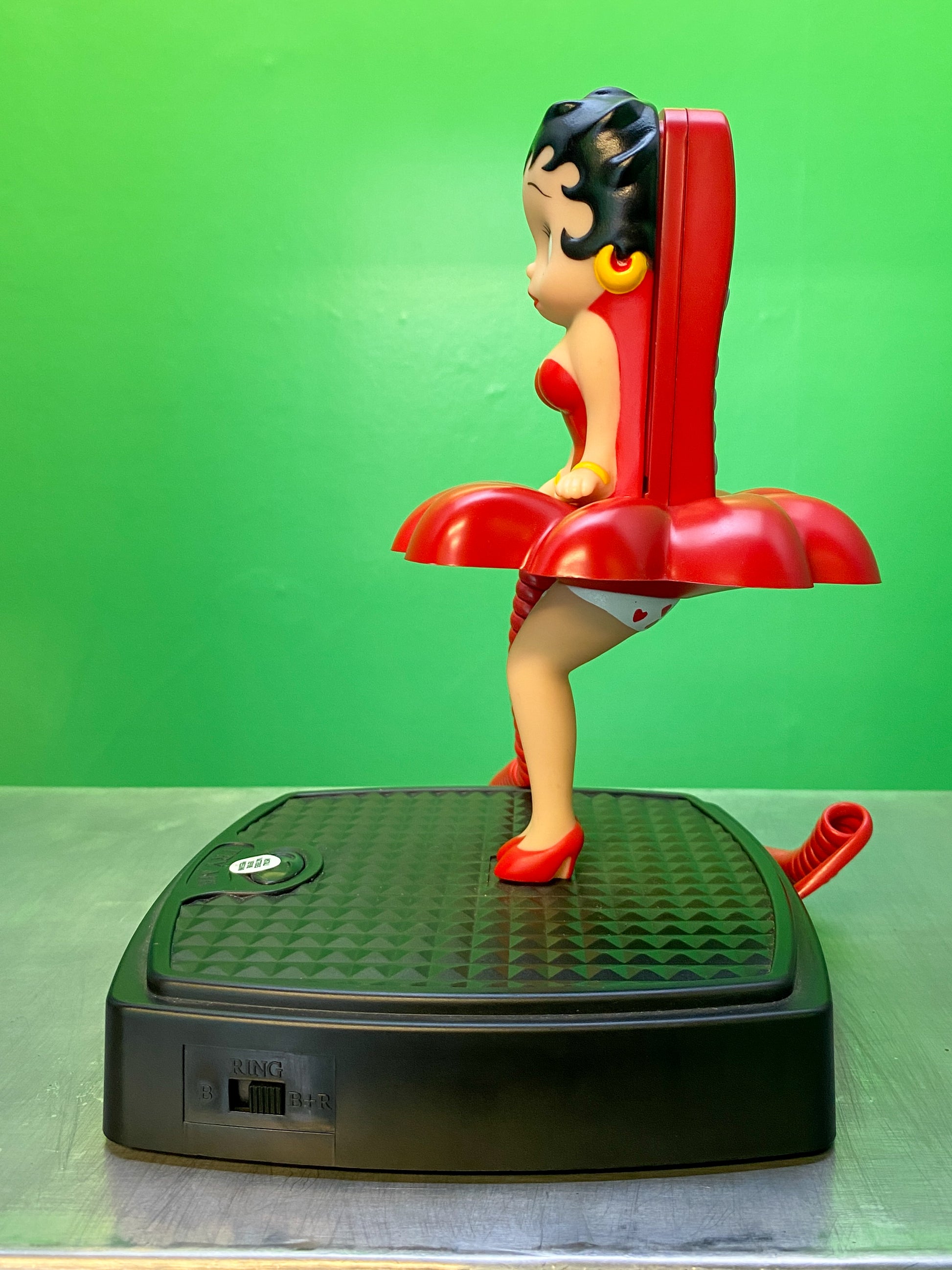 ベティちゃんの電話機を横から撮った写真。
