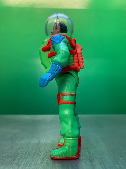 リアルゴーストバスターズのウィンストンのフィギュアを右から撮影したもの